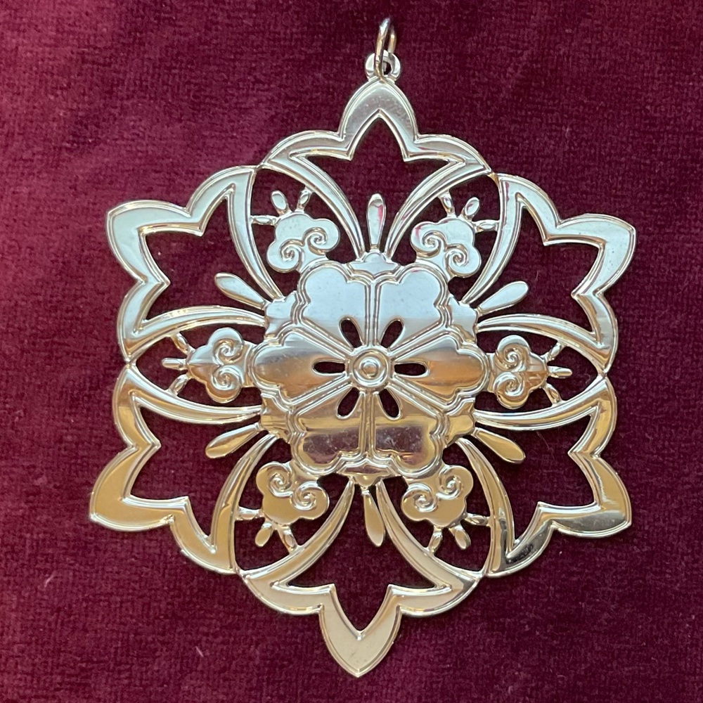 Metropolitan Museum of Art 1987 Snowflake Ornament Silver-plate in Box Excellent